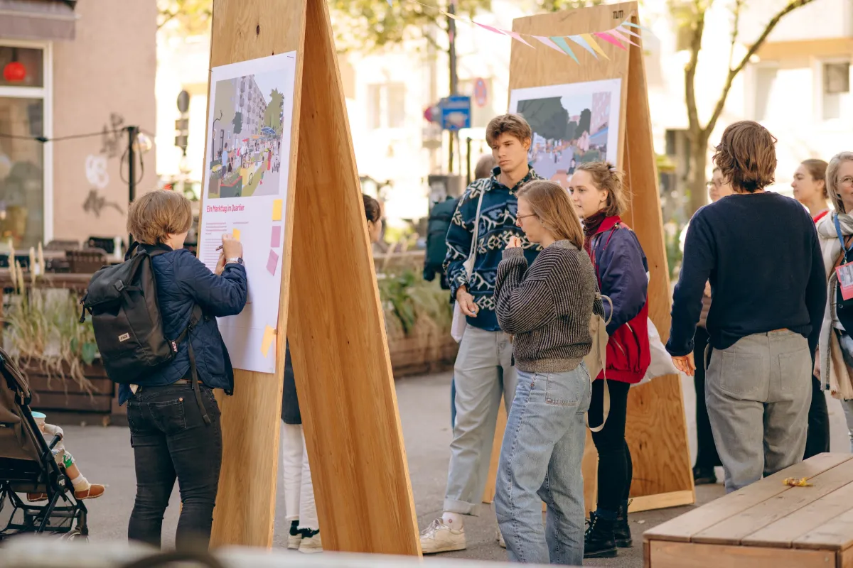 Illustrierte Zukunftsszenarien, beim Zukünfte-Forum im Quartier ausgestellt
